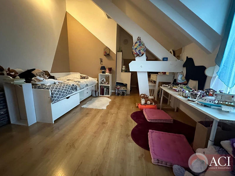 Maison - 207 m² - 8 pièces