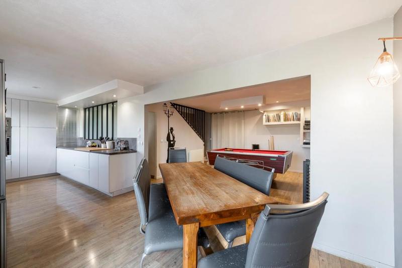 Maison - 226 m² - 7 pièces