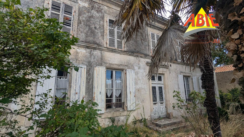 Maison - 247 m² - 7 pièces