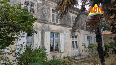 Maison - 247 m² - 7 pièces