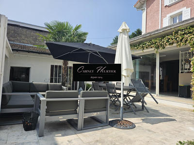 Maison - 224 m² - 9 pièces