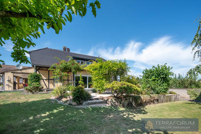 Maison - 202 m² - 9 pièces