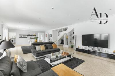 Maison - 285 m² - 7 pièces