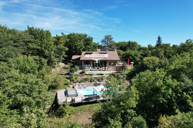 Maison traditionnelle - 155 m² - 5 pièces