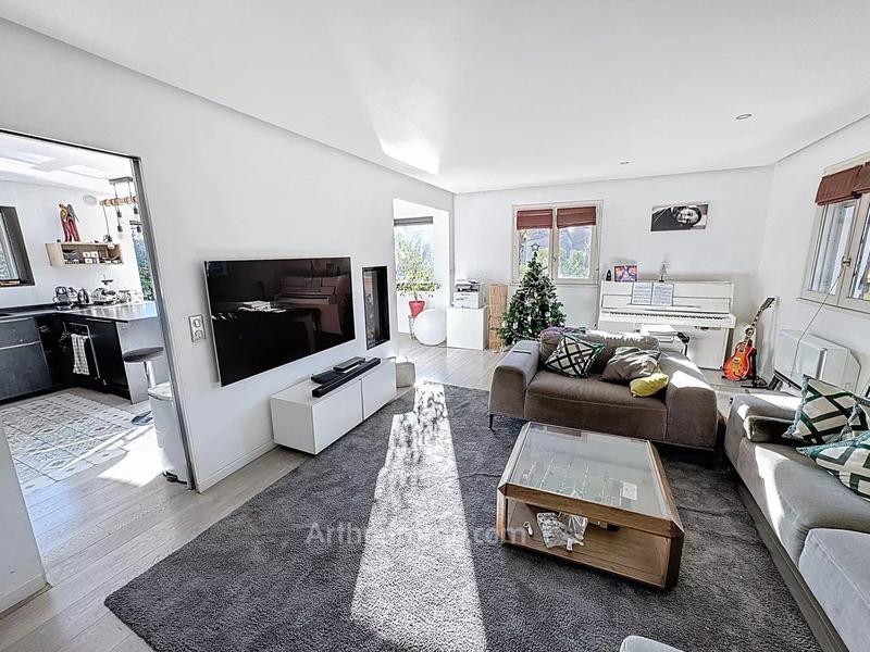 Maison - 201 m² - 8 pièces