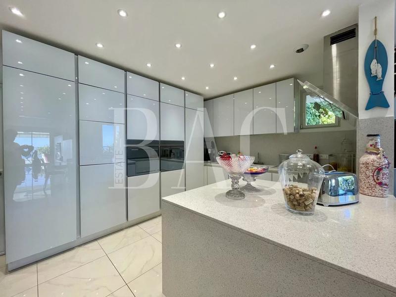 Appartement - 210 m² - 5 pièces