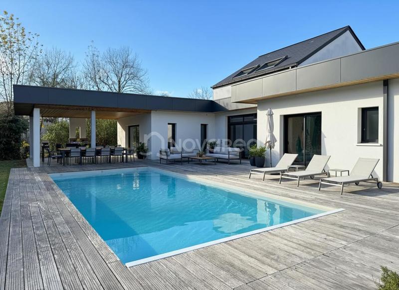 Maison - 265 m² - 8 pièces