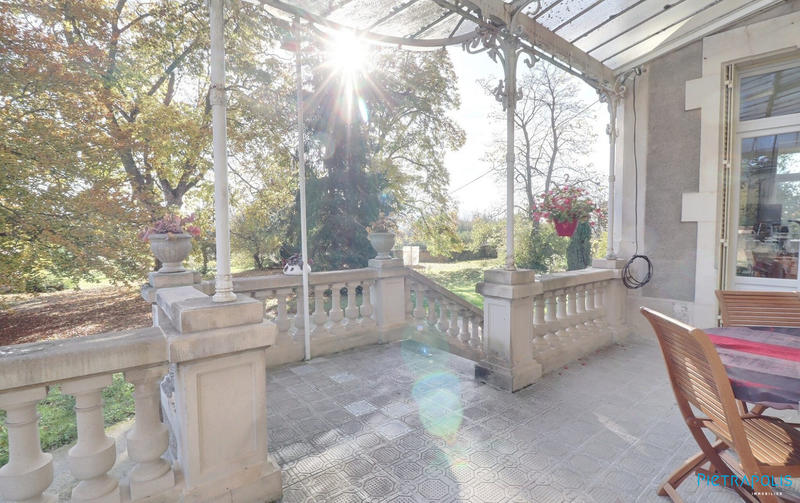 Maison - 342 m² - 12 pièces