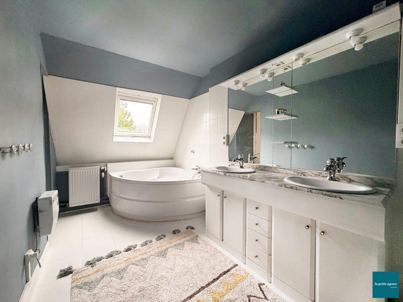 Maison - 207 m² - 7 pièces