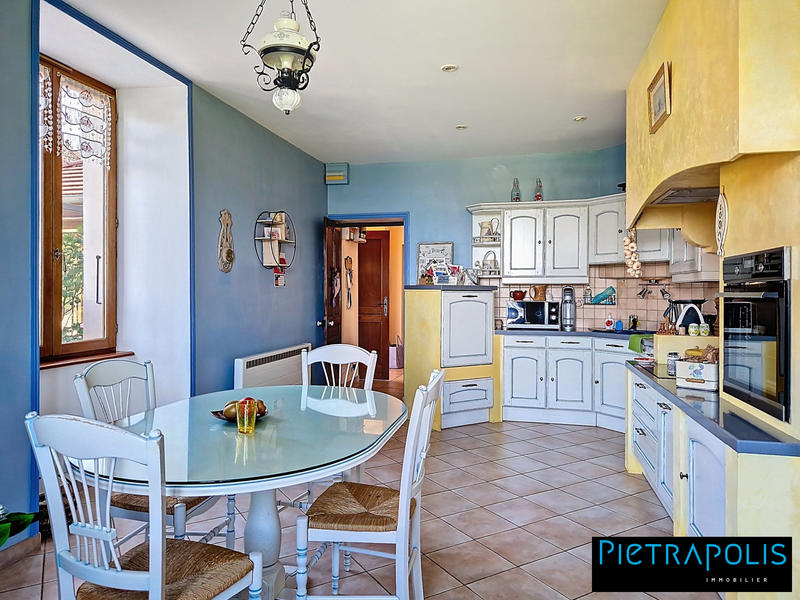 Maison - 204 m² - 6 pièces