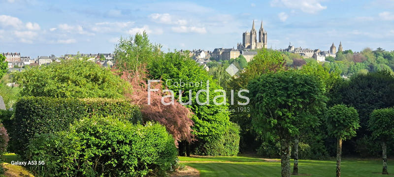 Maison - 300 m² - 7 pièces