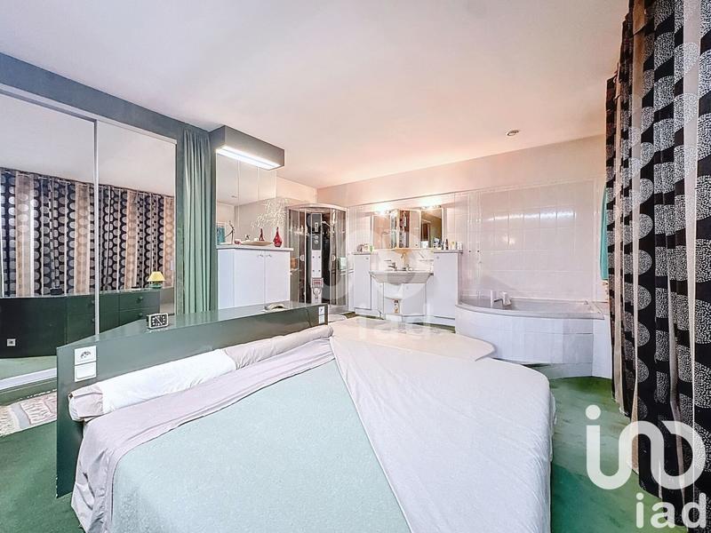 Maison - 300 m² - 9 pièces