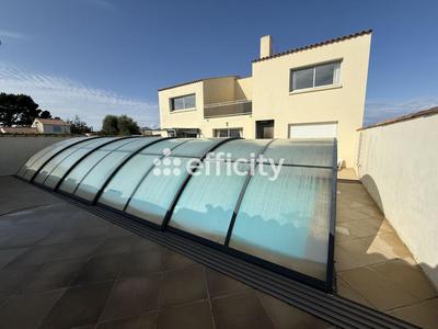 Maison - 213 m² - 9 pièces