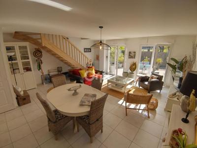 Maison - 99 m² - 4 pièces