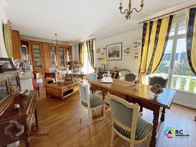 Maison - 145 m² - 6 pièces