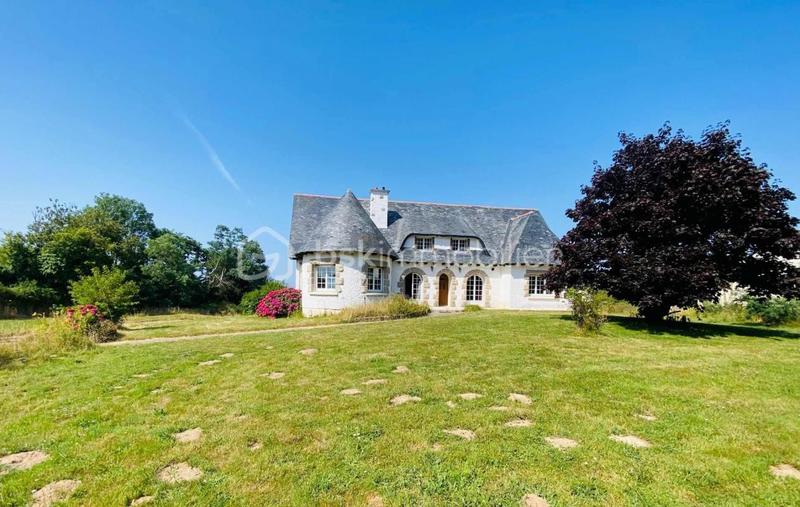 Demeure - 230 m² - 10 pièces