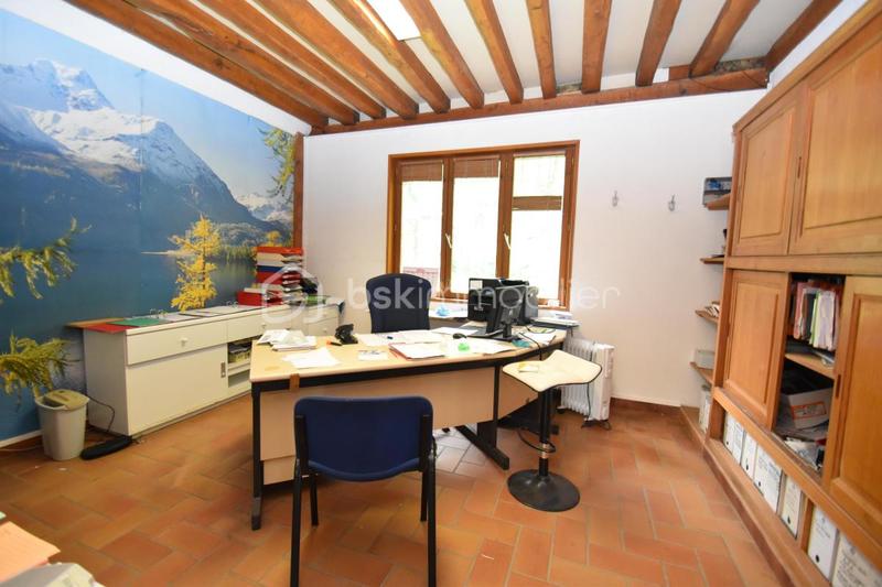 Local d'activité / Entrepôt - 2 600 m² - 10 pièces