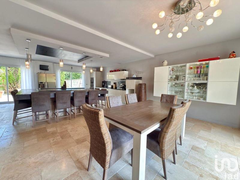 Maison - 304 m² - 5 pièces