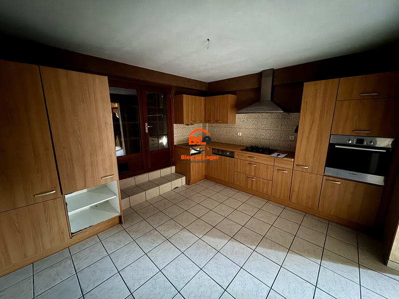 Maison - 214 m² - 7 pièces