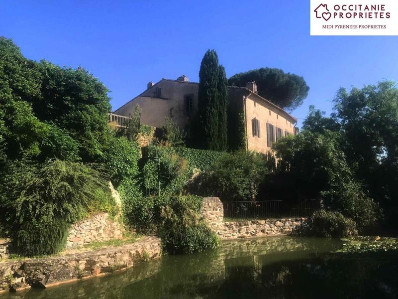 Demeure - 303 m² - 10 pièces