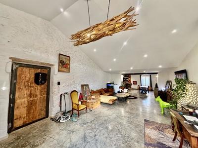 Maison - 180 m² - 4 pièces