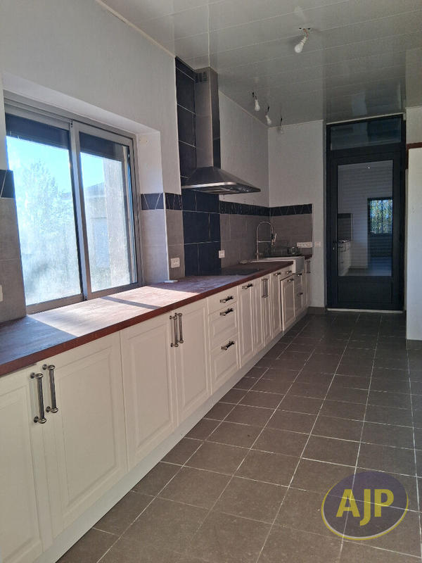 Maison - 227 m² - 5 pièces