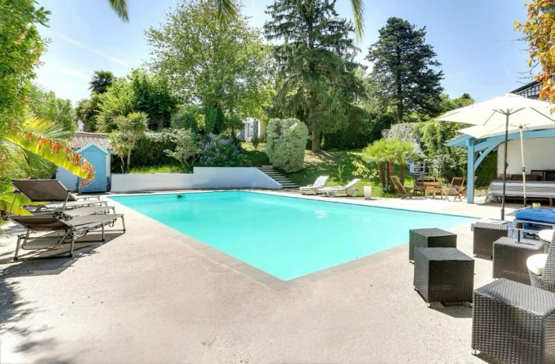 Maison - 231 m² - 6 pièces