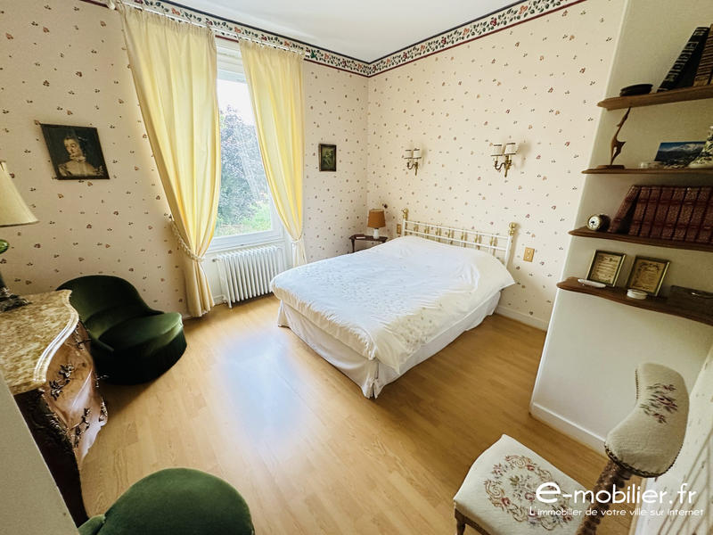 Maison - 215 m² - 8 pièces