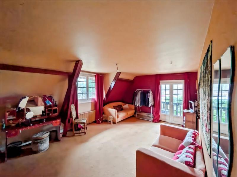 Maison - 220 m² - 6 pièces