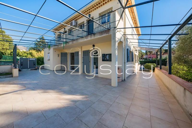 Villa - 305 m² - 10 pièces
