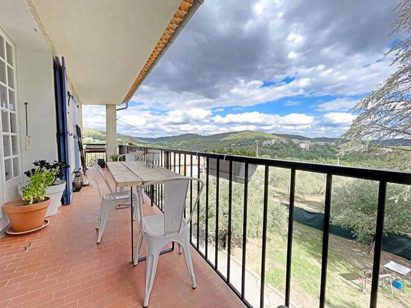 Maison - 176 m² - 9 pièces