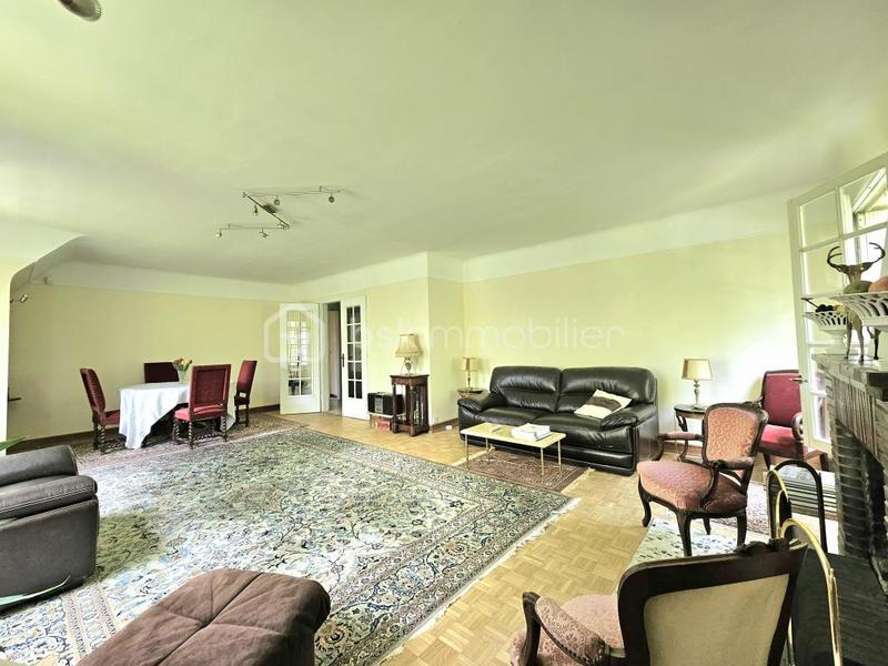 Demeure - 231 m² - 7 pièces