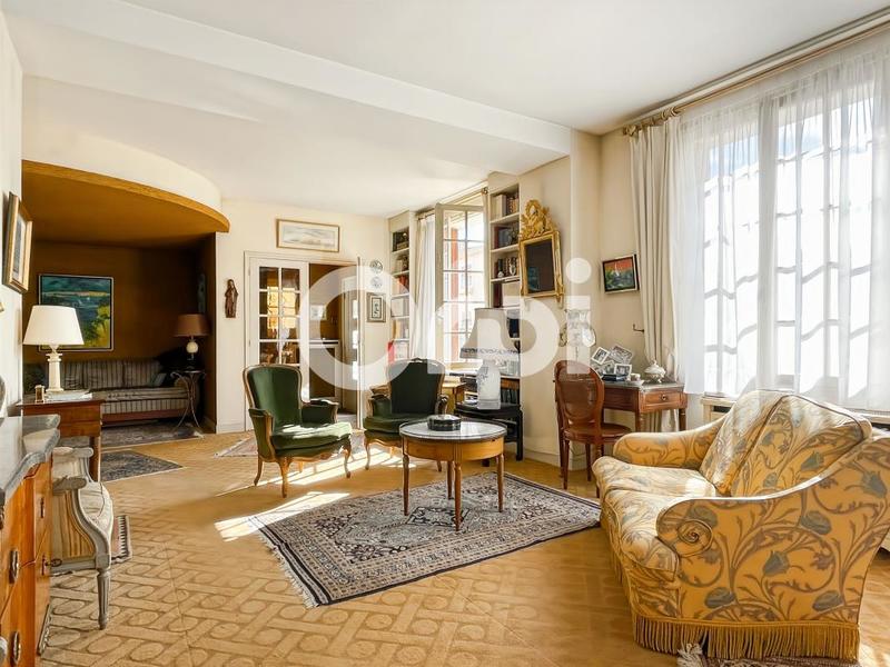 Maison - 187 m² - 7 pièces