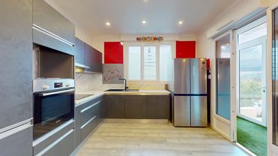 Maison - 182 m² - 8 pièces