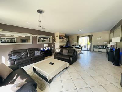 Pavillon - 256 m² - 8 pièces