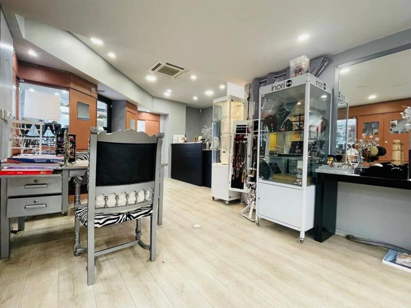 Local commercial - 66 m² - 4 pièces