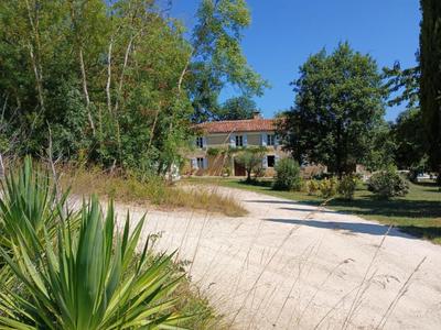 Maison - 228 m² - 8 pièces