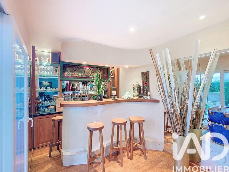 Maison - 217 m² - 9 pièces