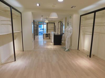 Local commercial - 85 m² - 2 pièces