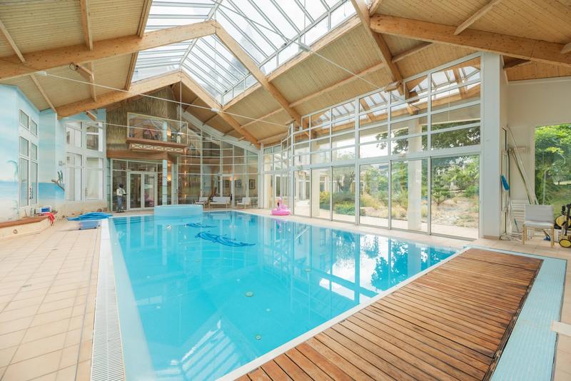 Château - 1 213 m²