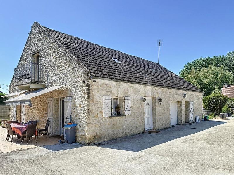 Maison - 203 m² - 6 pièces