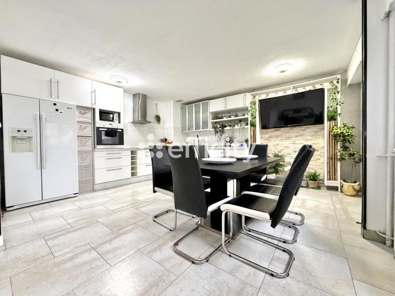 Appartement - 92 m² - 4 pièces