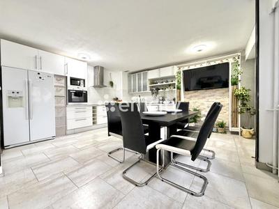 Appartement - 92 m² - 4 pièces