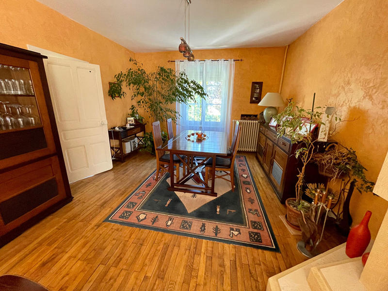 Maison - 213 m² - 8 pièces