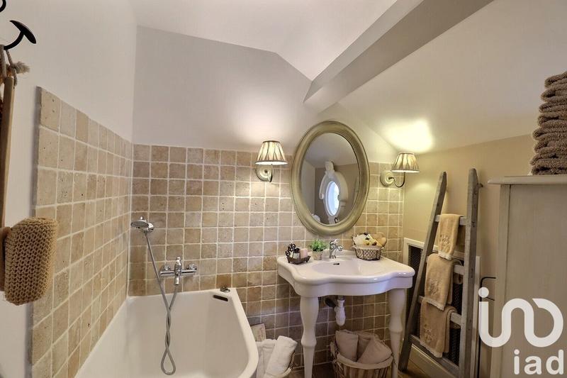 Maison - 250 m² - 10 pièces