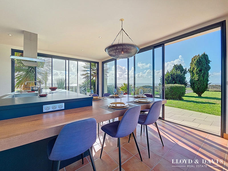 Villa - 280 m² - 9 pièces