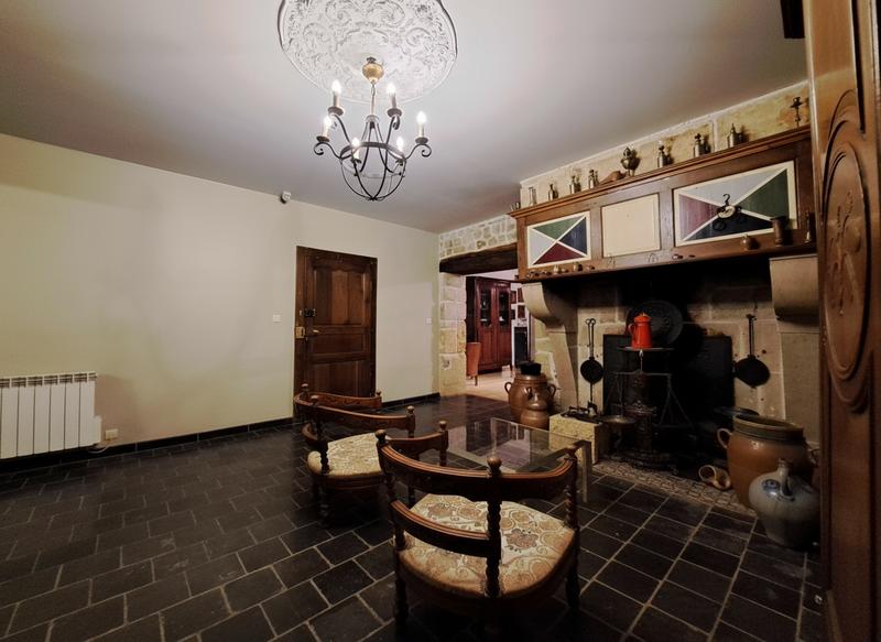 Maison - 213 m² - 10 pièces