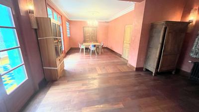 Maison - 200 m² - 7 pièces