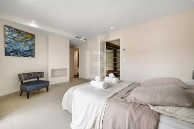 Villa - 587 m² - 8 pièces