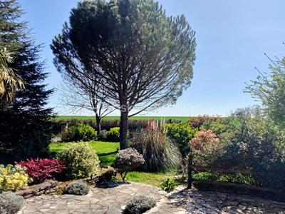 Pavillon - 180 m² - 7 pièces